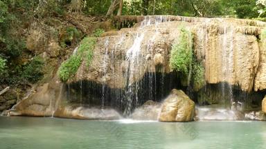 处女瀑布受欢<strong>迎</strong>的著名的旅游吸引力北泰国处女瀑布瀑布热带雨森林受欢<strong>迎</strong>的泰国外国游客