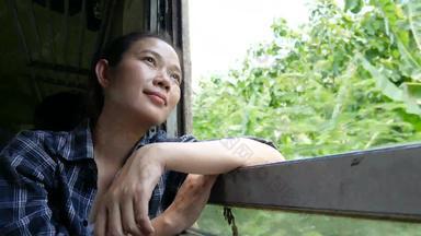 亚洲女人旅行火车火车窗口铁路火车开始曼谷北泰国享受运输古董火车