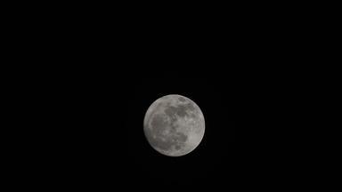 月亮完整的月亮月光晚上天空