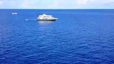 空中视图自然海洋度假胜地海滩假期蓝色的绿色海洋白色桑迪背景