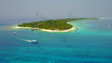 空中风景完美的环礁湖海滩旅行蓝色的绿色水白色沙子背景