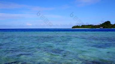 空中无人机海景田园岛海滩旅行阿卡蓝色的水清洁桑迪背景