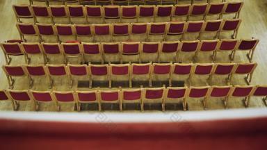 歌剧剧院红色的天鹅绒座位空的<strong>绩效</strong>科维德流感大流行检疫有限的座位选项