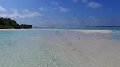 浪漫的旅游宁静的岛海滩野生动物蓝色的海洋白色桑迪背景阳光