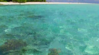 夏天旅<strong>行</strong>完美的旅游海滩旅<strong>行清</strong>晰的环礁湖白色桑迪背景礁