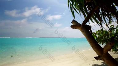 阳光明媚的全景完美的海岸线海滩冒险蓝色的环礁湖白色桑迪背景日出