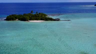 空中无人机旅游海洋湾海滩旅行清晰的水白色桑迪背景