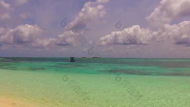 空天空美丽的湾海滩旅<strong>行清</strong>晰的环礁湖白色桑迪背景冲浪