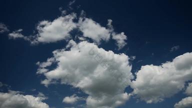 积云卷云云移动蓝色的天空