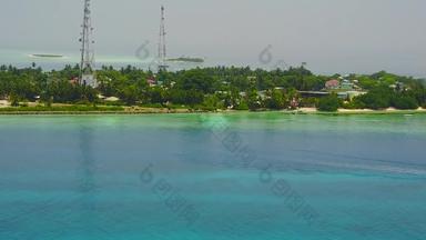 无人机空中天空海洋岛海滩冒险蓝色的绿色环礁湖白色沙子背景