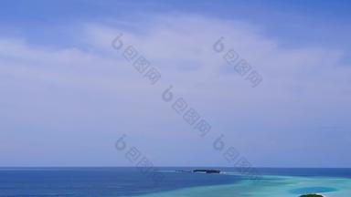 空中无人机风景热带湾海滩旅行清晰的海洋白色沙子背景