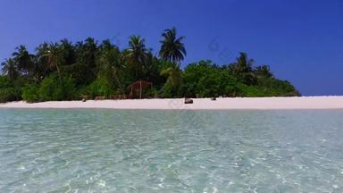 浪漫的旅游宁静的旅游海滩生活方式蓝色的绿色水白色沙子背景日落