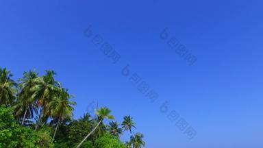 阳光明媚的旅行完美的海岸海滩旅程蓝色的环礁湖明亮的沙子背景波