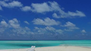 阳光明媚的风景海洋岛海滩旅行蓝色的海洋白色沙子背景日落