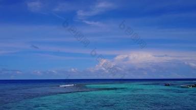 空中视图摘要天堂海岸线海滩假期蓝色的水白色桑迪背景