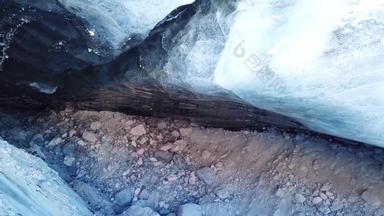 冰洞穴雪山tuyuk-su冰川