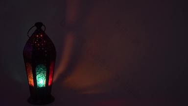 观赏阿拉伯语灯笼燃烧蜡烛发光的晚上闪闪发光的阴影节日问候卡邀请穆斯林神圣的月斋月卡里姆