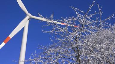 风涡轮蓝色的天空萨尔堡德国