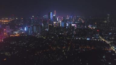 照亮深圳城市景观晚上福田区中国空中视图无人机苍蝇向前倾斜揭示拍摄