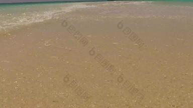 浪漫的自然美丽的海滨海滩旅<strong>行清</strong>晰的水白色桑迪背景礁