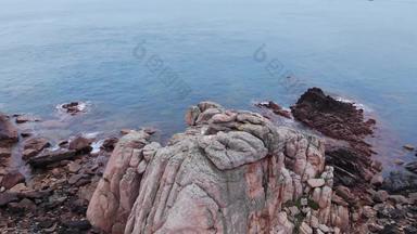 旅游空中无人机拍摄海鸥玫瑰花岗岩科特花岗岩玫瑰粉红色的花岗岩海岸拉伸海岸线肋骨DArmor百货北部布列塔尼法国