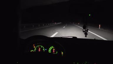 开车雨观点视图车开车路高速公路晚上