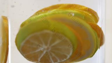 轮片agrums下降水石灰黄色的绿色柑橘类橘子橙色让人耳目一新<strong>饮</strong>食水<strong>饮</strong>料健康的水<strong>果</strong>喝令人惊异的独特的水基于<strong>饮</strong>料
