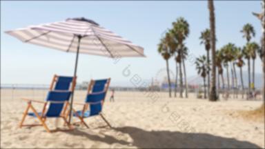 加州海滩散焦空<strong>蓝色</strong>的甲板椅子条纹伞码头圣诞老人莫妮卡太平洋海洋度假胜地夏季放松休息室做梦<strong>大气</strong>棕榈树这些洛杉矶美国