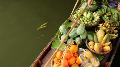 <strong>标志性</strong>的亚洲年马约姆浮动市场Khlong河运河长尾船热带异国情调的色彩斑斓的水果有机在本地种植蔬菜前视图收获街食物木独木舟