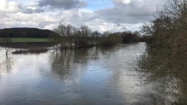 季节性洪水萨尔特法国全球气候变暖洪水一年地区晚些时候冬天早期春天