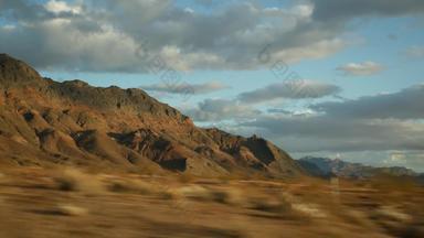 路旅行开车汽车死亡谷这些维加斯内华达美国搭便车旅行美国高速公路旅程戏剧性的大气日落山莫哈韦沙漠沙漠荒野视图车