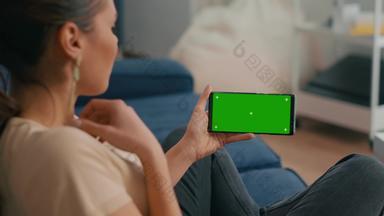 关闭女人持有智能<strong>手机模拟</strong>绿色屏幕浓度关键显示