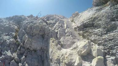 登山者观点探险攀爬特里格拉夫岩石峰会朱利安阿尔卑斯山脉山范围