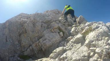 登山者观点探险攀爬岩石山峰会特里格拉夫朱利安阿尔卑斯山脉山范围