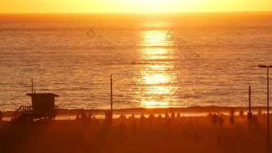 圣诞老人莫妮卡这些洛杉矶美国10月加州夏季海滩审美大气金日落认不出来人轮廓太阳射线太平洋海洋波救生员塔