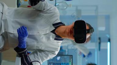 垂直视频专业科学家穿虚拟现实眼镜医疗创新实验室