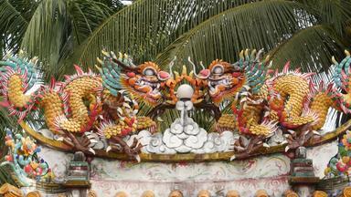 宗教色彩斑斓的雕塑龙神社中国人传统的风格装饰饰品艺术体系结构佛教艺术作品壮观的寺庙泰国神圣的动物东文化