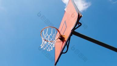 <strong>篮球</strong>户外法院体育运动游戏蓝色的<strong>天空</strong>背景