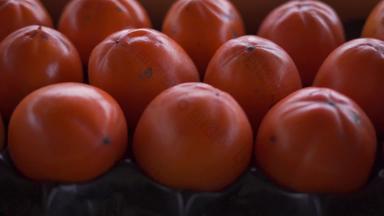 飞盒子新鲜的成熟的柿子充满<strong>活力</strong>的<strong>橙</strong>色颜色