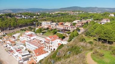 空中无人机镜头图片小小镇palamos西班牙科斯塔布拉瓦