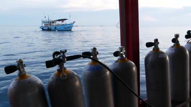 行氧气<strong>坦克</strong>潜水设备现代船荡漾海洋KOH我度假胜地泰国概念旅游体育极端的娱乐冒险经验