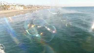 吹肥皂泡沫海洋码头加州模糊夏季背景有<strong>创意</strong>的浪漫的比喻概念做<strong>梦</strong>幸福魔法摘要象征童年幻想自由
