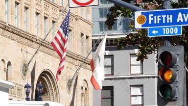 旗帜加州曼联州挥舞着旗杆瓦斯灯中心季度三迭戈熊会徽共和国星光灿烂的横幅旗杆象征ptriotism政府