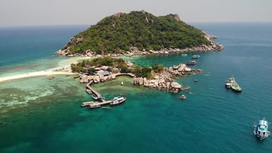 船码头小岛屿电动机潜水船浮动平静蓝色的海独特的小小岛连接海滩码头阳光明媚的一天泰国什么时候元KOH我