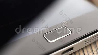 智能手机上的指纹安全屏幕解锁。