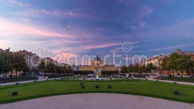 在克罗地亚萨格勒布的托米斯拉夫国王广场，全天到晚上欣赏艺术展馆。
