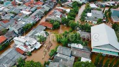 空中POV视图<strong>描述</strong>洪水。 大规模自然灾害后造成的破坏。