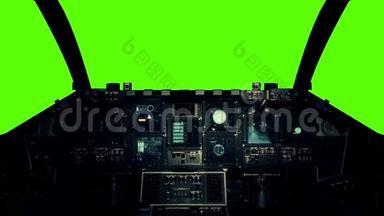 在绿色屏幕背景下的飞行员视野中的太空船驾驶舱