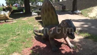 迪诺公园的真实恐龙，双腿有爪子