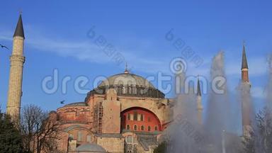 圣<strong>索菲</strong>亚·阿亚<strong>索菲</strong>亚在土耳其伊斯坦布尔的Sultanahmet广场公园，游客众多。 穹顶，埃米诺努。